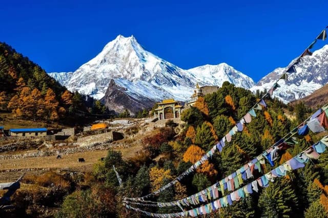 glimpse-of-manaslu